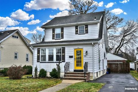 Photo of 89 Forest Place, Rochelle Park, NJ 07662 (MLS # 26007835)