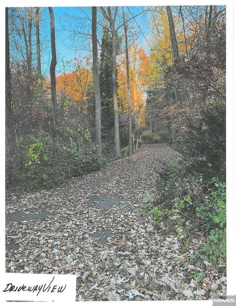 Photo of 44 Robin Ln, Alpine, NJ 07620 (MLS # 25024759)