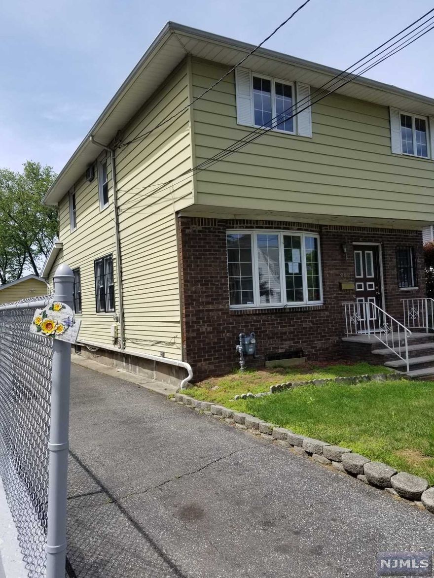 single family home located on a quiet residential Block with well maintained homes and easy access to all major highway and local shopping area https://agent.res.net/Offers.aspx?-1615635