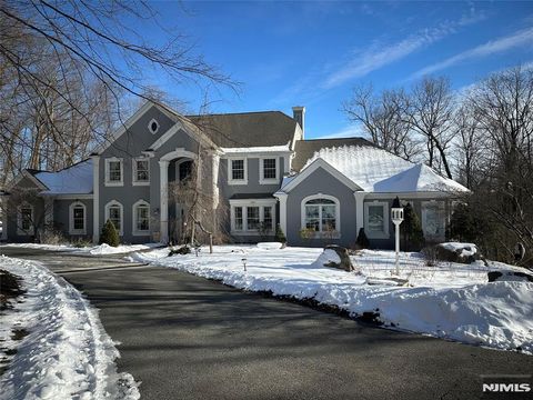 Photo of 4 Deer Trail Trl, Kinnelon, NJ 07405 (MLS # 26003041)