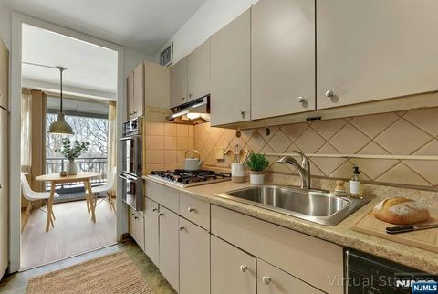 Photo of 2 Horizon Road #G5, Fort Lee, NJ 07024 (MLS # 26004946)