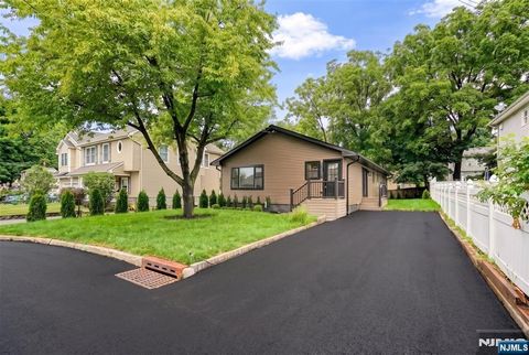 Photo of 128 Grove Street, Mahwah, NJ 07430 (MLS # 26025520)