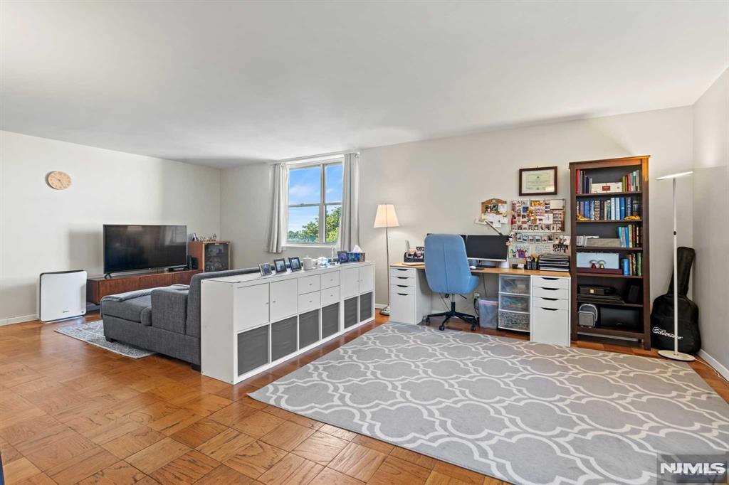 6040 Boulevard East 3H