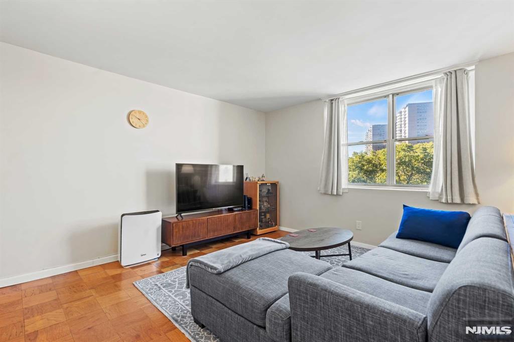 6040 Boulevard East 3H