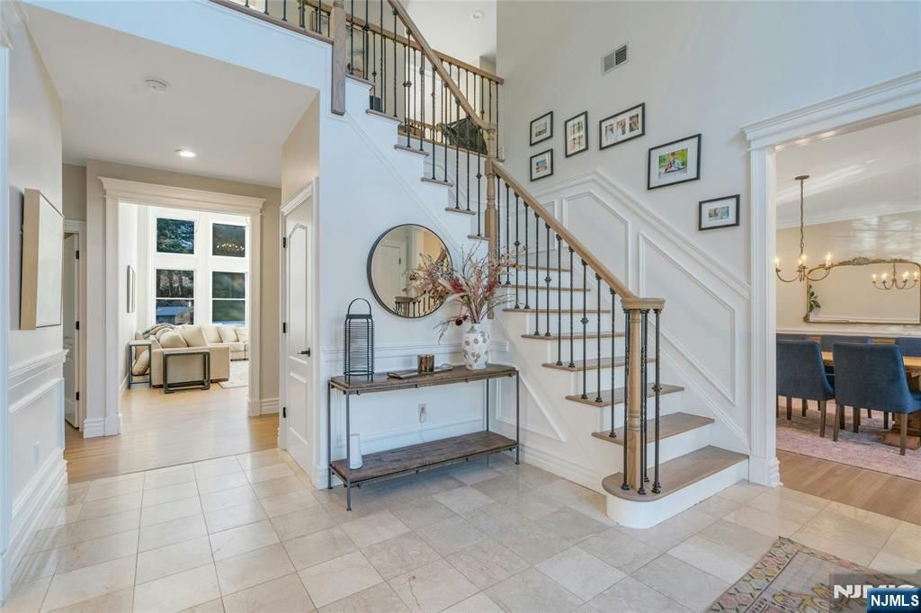 Photo of 533 W Saddle River Road, Upper Saddle River, NJ 07458 (MLS # 26009463)