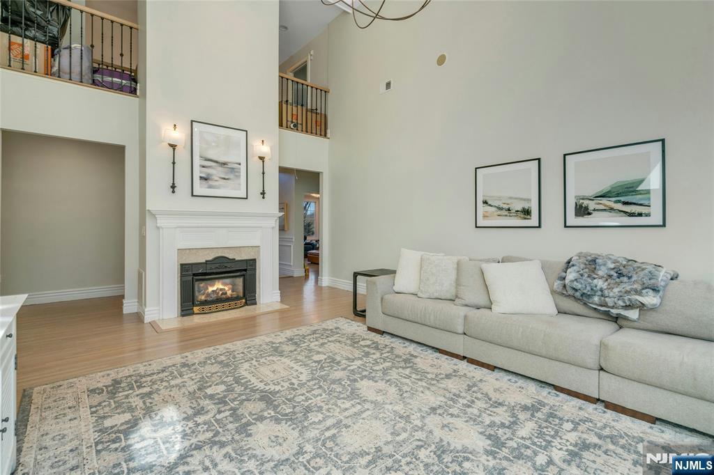 533 W Saddle River Road