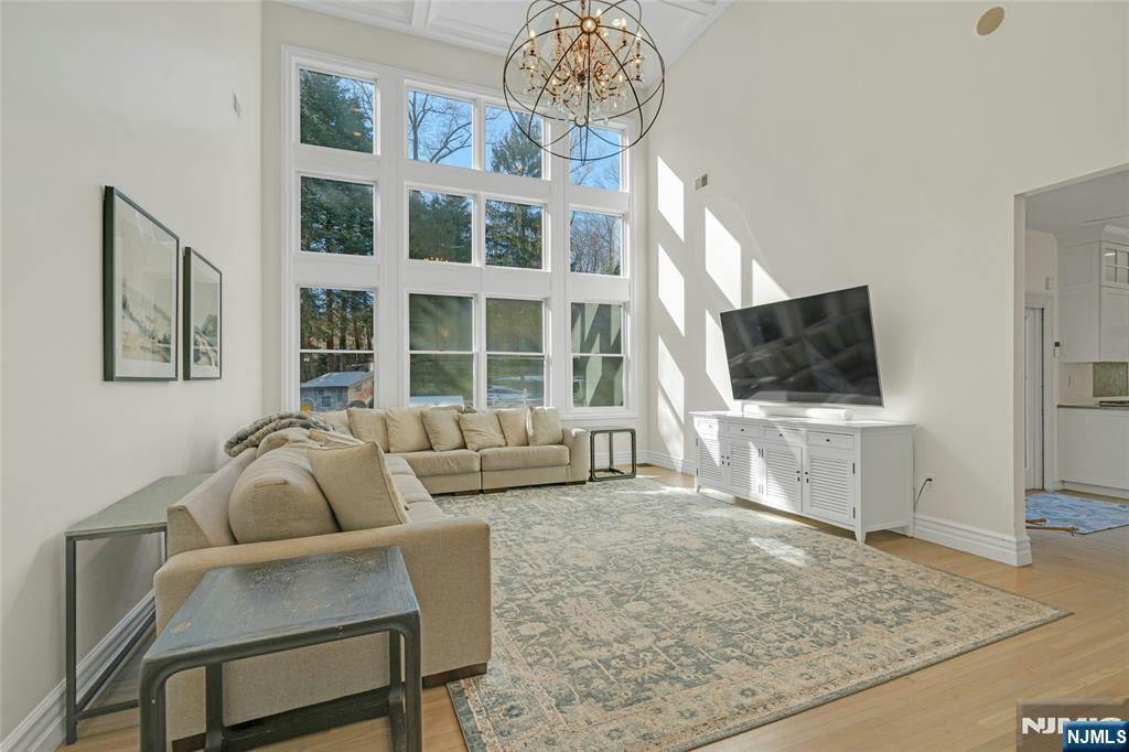 533 W Saddle River Road