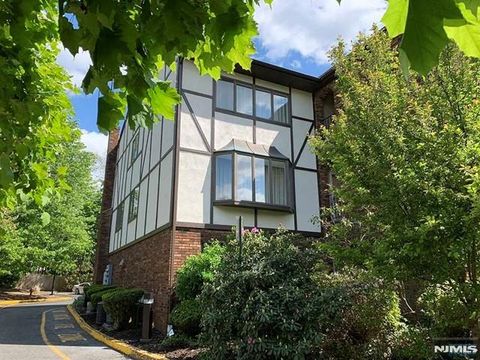 Photo of 126 Hawthorne, Park Ridge, NJ 07656 (MLS # 25042648)