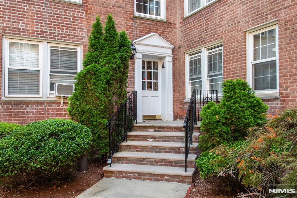 126 Hackett Place 303A