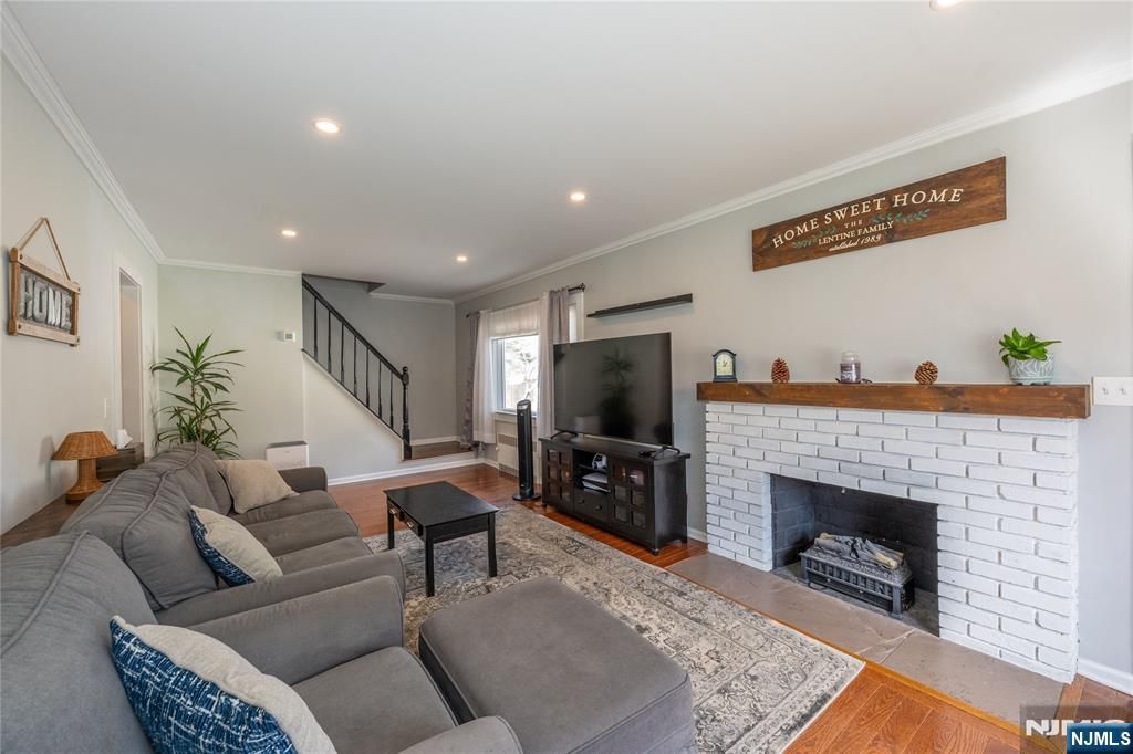 Photo of 19 Bond Place, West Caldwell, NJ 07006 (MLS # 26011675)