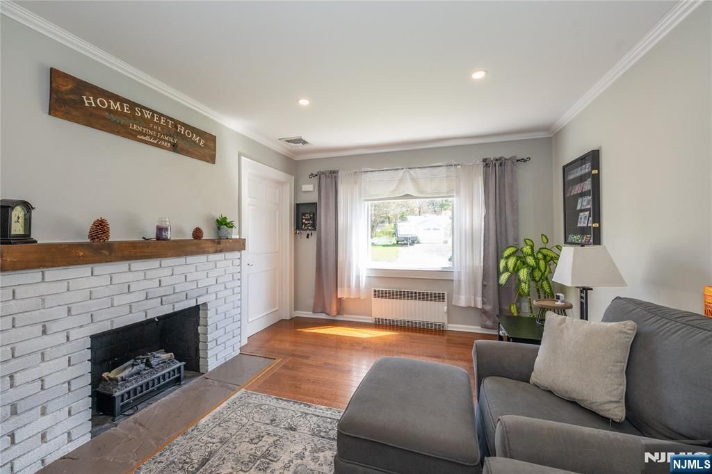 Photo of 19 Bond Place, West Caldwell, NJ 07006 (MLS # 26011675)