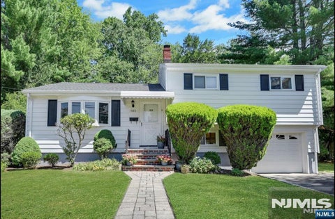Photo of 103 Primrose LN, Closter, NJ 07624 (MLS # 26038950)