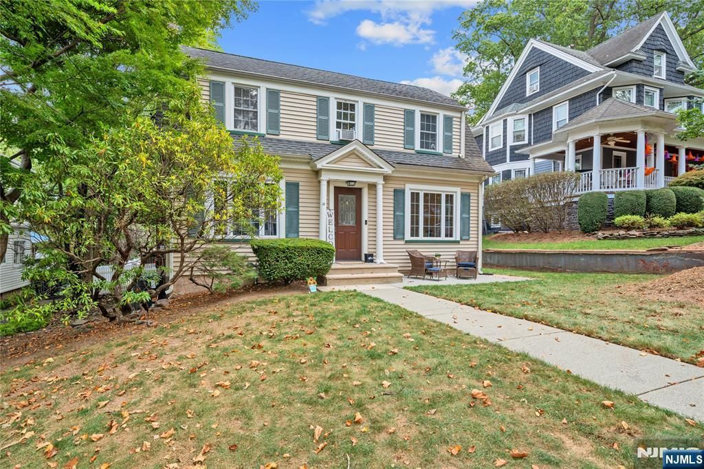 Photo of 18 Brookfield Avenue, Nutley, NJ 07110 (MLS # 25035979)