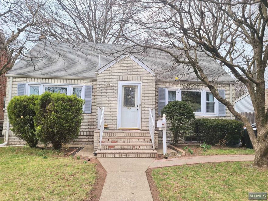 This is beautiful home with 4 bedrooms and 3 bathrooms. Nice backyard,