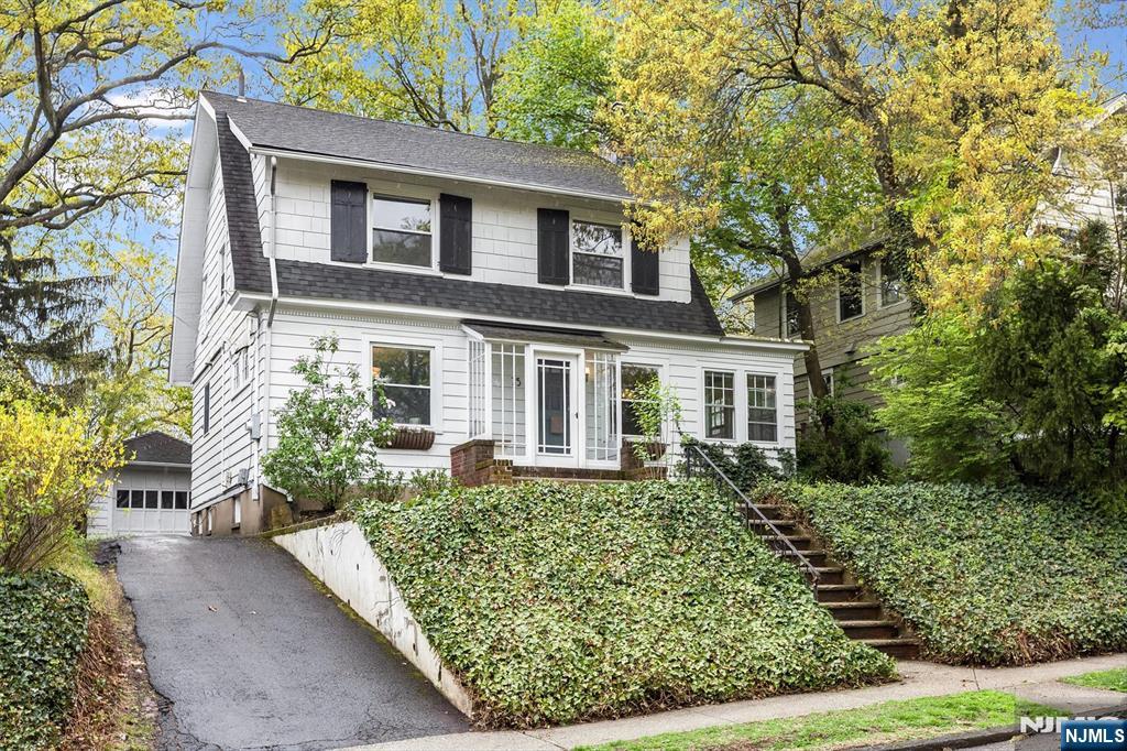 Property for Sale at 75 Laurel Avenue, Bloomfield, New Jersey - Bedrooms: 5 
Bathrooms: 2 
Rooms: 11  - $679,000