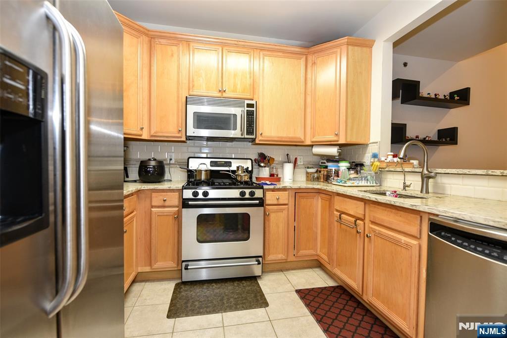 175 Rochelle Avenue 309
