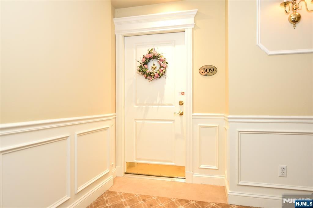 175 Rochelle Avenue 309