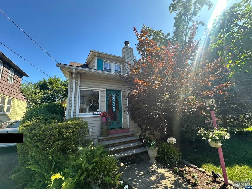 HOME IN DISREPAIR, WILL NEED SIGNIFICANT WORK. ROOF LEAKING, POSSIBLE MOLD AND ENVIRONMENTAL ISSUES. SHORT SALE SOLD ABSOLUTELY AS-IS, THIRD PARTY APPROVAL REQUIRED. BUYER RESPONSIBLE FOR OBTAINING TOWNS' CO.