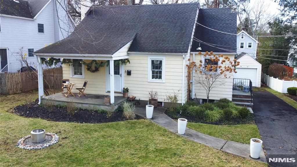 Photo of 8 Downing Place, Harrington Park, NJ 07640 (MLS # 25042386)