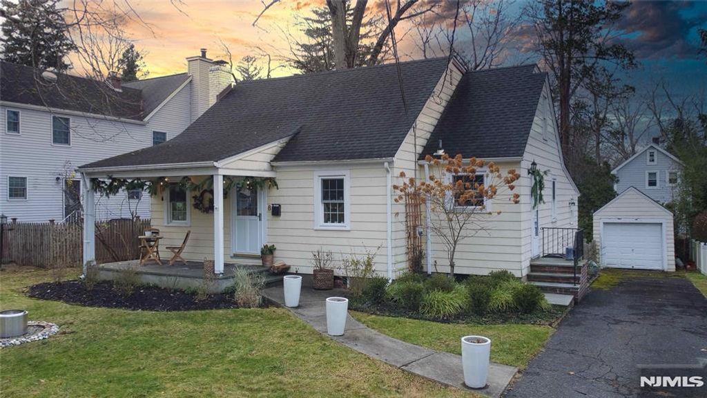 Photo of 8 Downing Place, Harrington Park, NJ 07640 (MLS # 25042386)