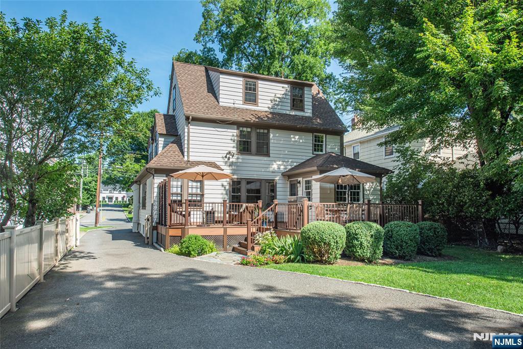 148 Smull Avenue