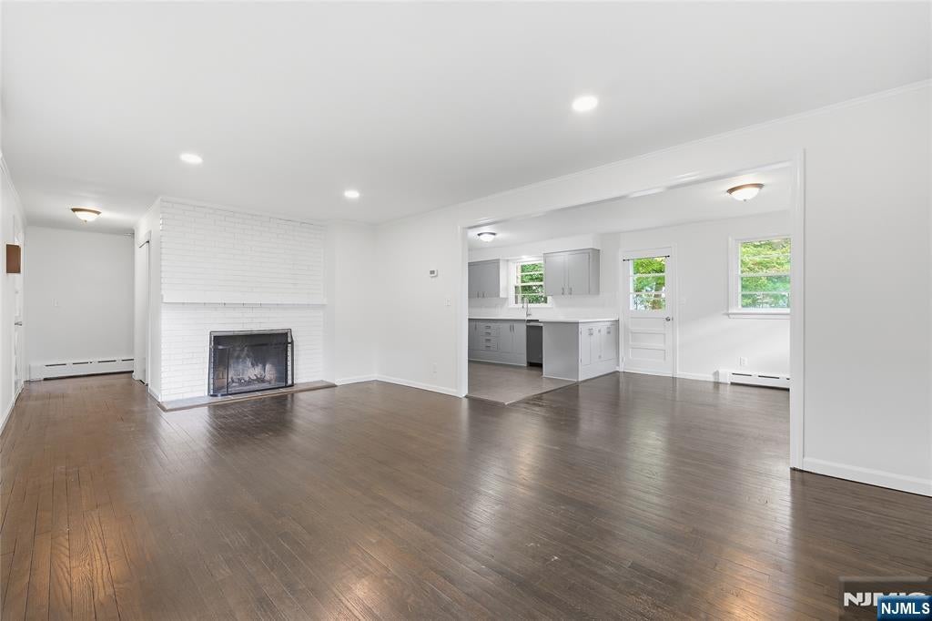 50 Hunters Lane