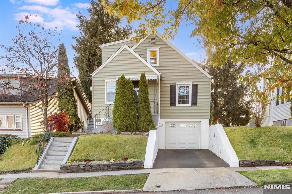 Photo of 27 Gillespie Road, Bloomfield, NJ 07003 (MLS # 25042153)