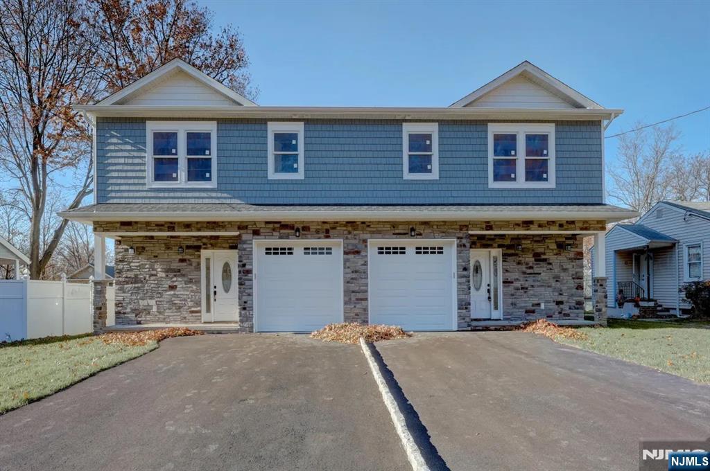 20 Bredder Ct A, Elmwood Park, New Jersey - 3 Bedrooms  
3 Bathrooms  
6 Rooms - 