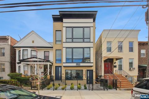 Photo of 134 Hancock Ave #3, Jersey City, NJ 07307 (MLS # 26001710)