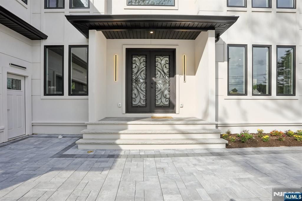 Photo of 187 Crest Drive, Paramus, NJ 07652 (MLS # 25032511)
