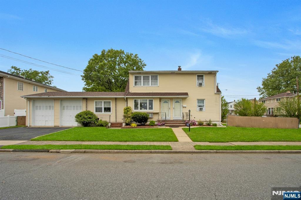 43 Franklin Street, Elmwood Park, New Jersey - 5 Bedrooms  
3 Bathrooms  
11 Rooms - 