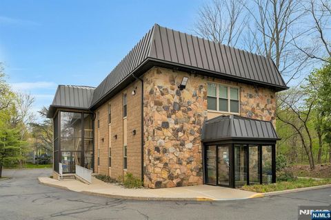 Photo of 450 Hamburg Turnpike, Wayne, NJ 07470 (MLS # 26016455)