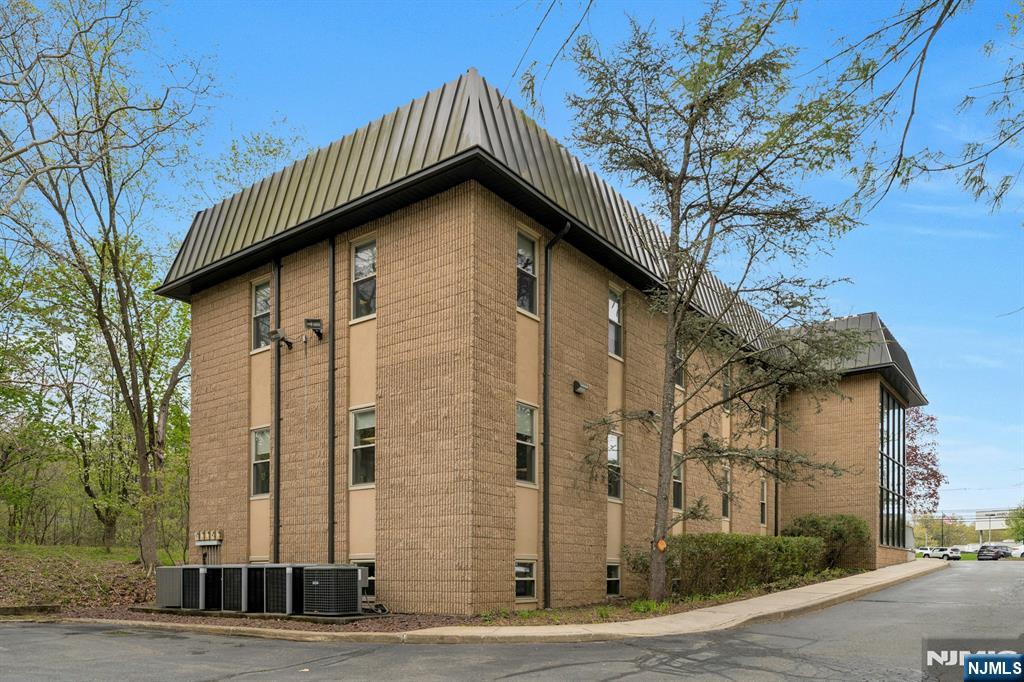 450 Hamburg Turnpike