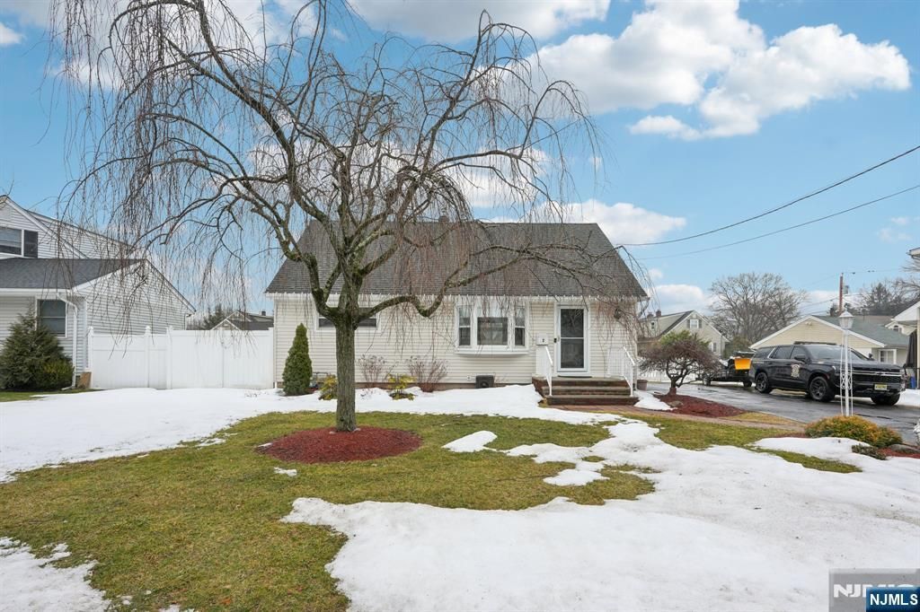 Photo of 2 White Oak Lane, Wayne, NJ 07470 (MLS # 26007749)