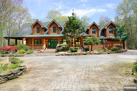 Photo of 31 Kent Road, Newton, NJ 07860 (MLS # 26008609)