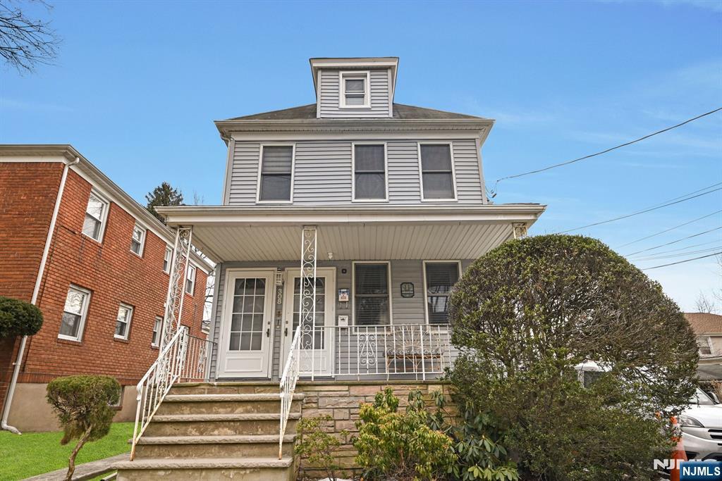 308 Harold Avenue, Leonia, New Jersey - 2 Bedrooms  
2 Bathrooms  
10 Rooms - 