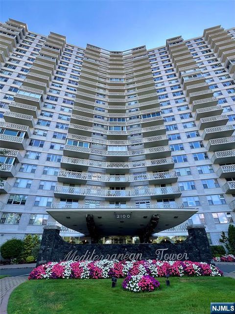 Photo of 2100 Linwood Ave #7D, Fort Lee, NJ 07024 (MLS # 26001407)