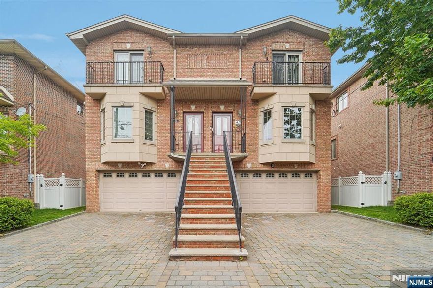 Beautiful brick and stucco duplex-style townhouse just minutes from NYC! This spacious home offers 3 bedrooms and 3.5 baths, open family and dining area with fireplace, eat-in kitchen that opens to a deck overlooking private backyard. The walk-out basement features additional family room, wet bar, and full bath, ideal for entertaining , two car garage , paver drive way and so much more. Don't miss this amazing opportunity !