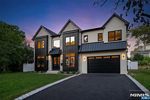 Photo of 474 Oregon Street, Paramus, NJ 07652 (MLS # 26041122)