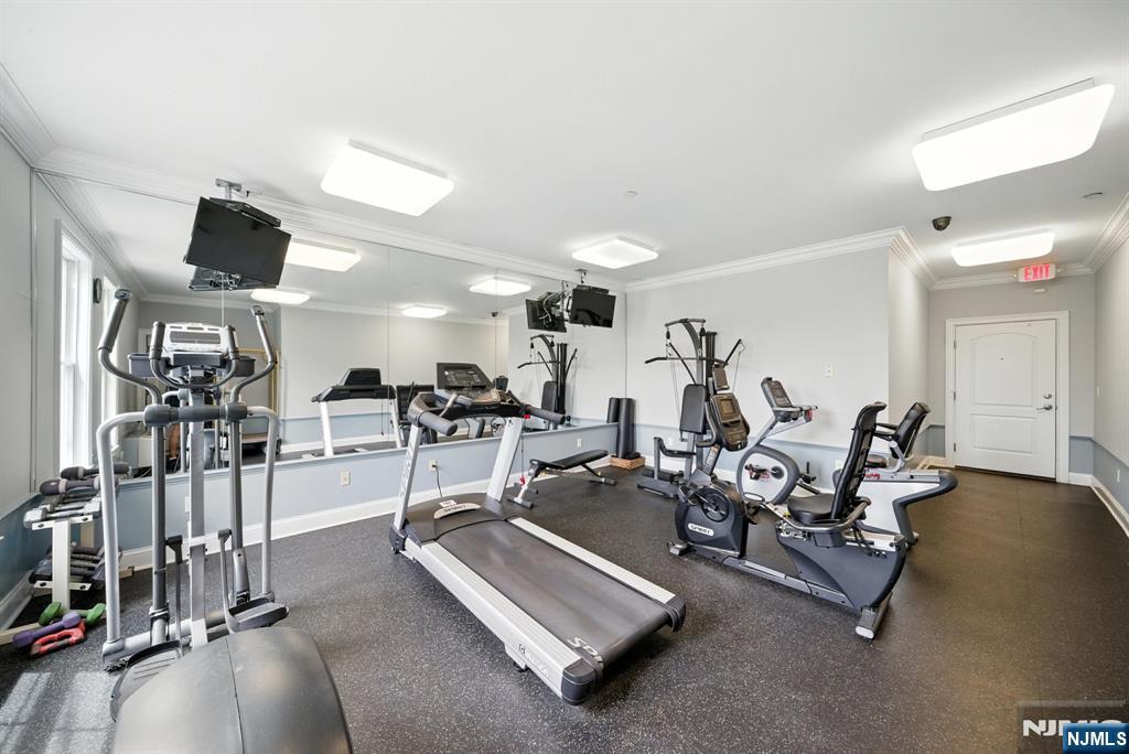5 E Tenakill Park 203