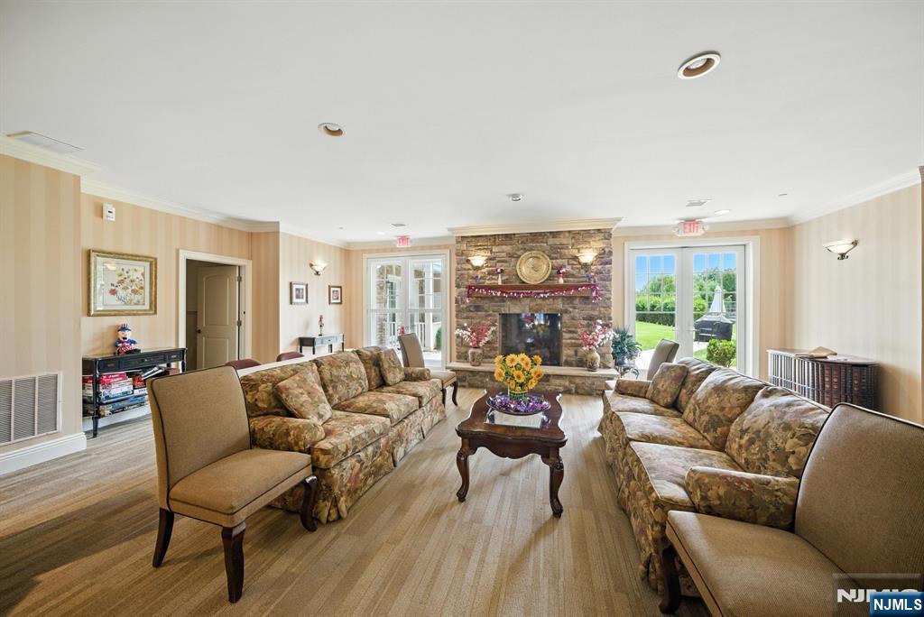 5 E Tenakill Park 203