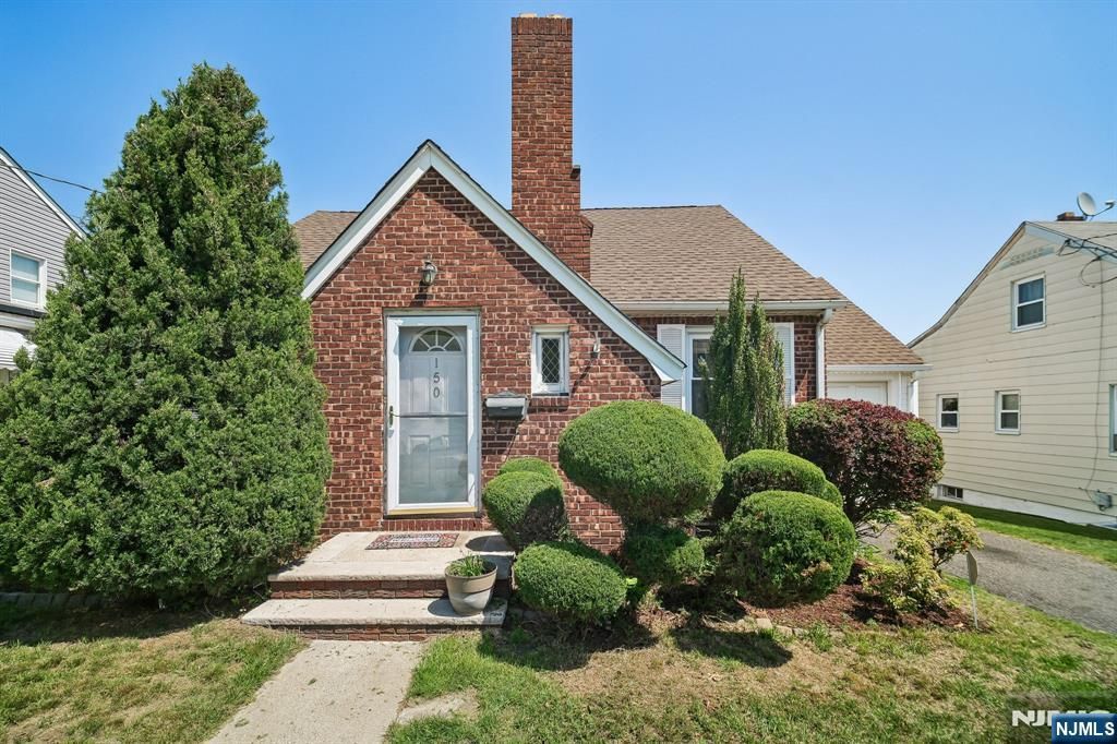 Photo of 150 Randolph Avenue, Clifton, NJ 07011 (MLS # 26014688)