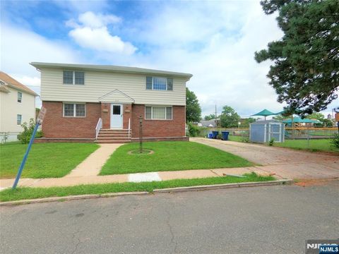 Photo of 404 Jackson Ave, Hackensack, NJ 07601 (MLS # 26018810)