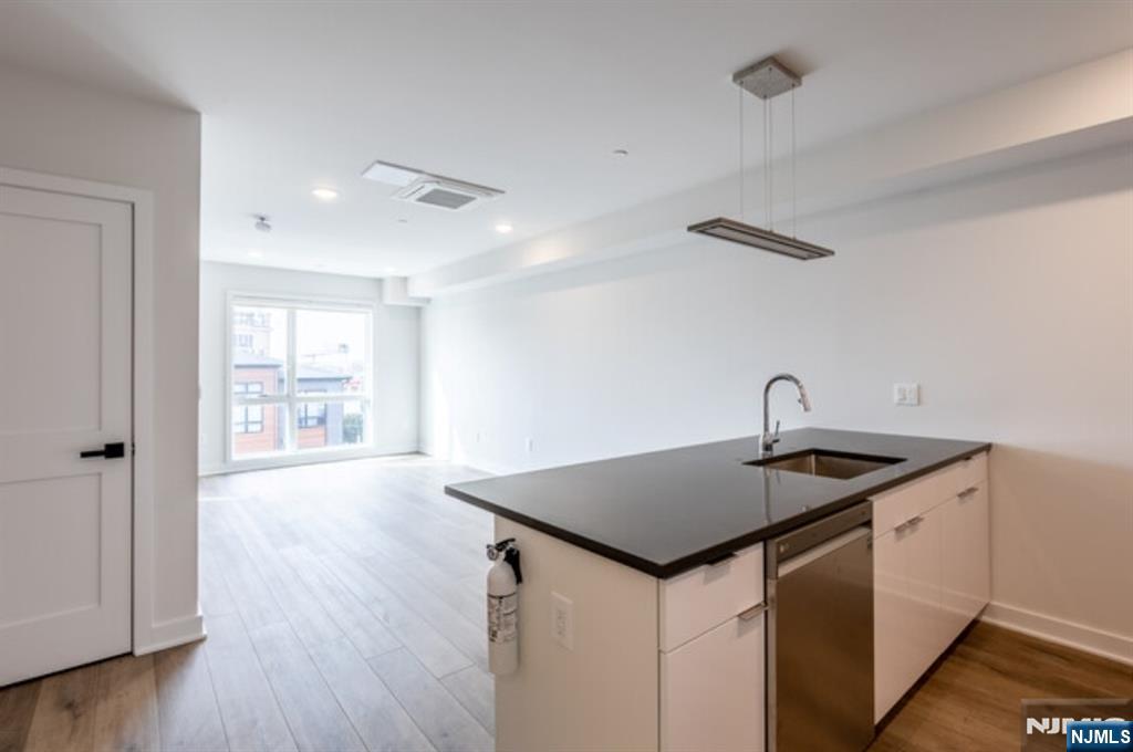 Rental Property at 48 Grand Ave 403, Palisades Park, New Jersey - Bedrooms: 1 
Bathrooms: 1 
Rooms: 4  - $2,500 MO.