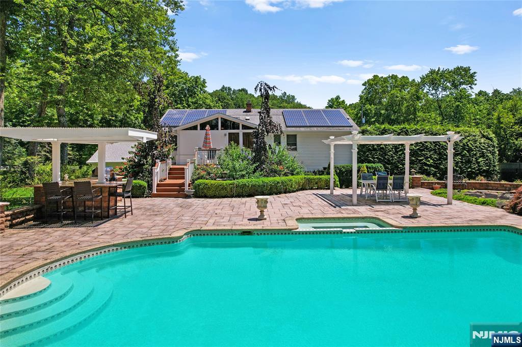 33 Tanglewood Hollow Road