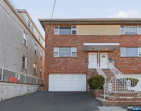 Photo of 201 Palisade Ave, Cliffside Park, NJ 07010 (MLS # 26011420)