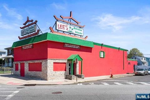 Photo of 768 Stuyvesant Avenue, Lyndhurst, NJ 07071 (MLS # 25033451)