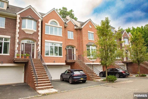 Photo of 32 Candlewood Dr, Old Tappan, NJ 07675 (MLS # 26034803)