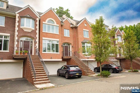 Photo of 32 Candlewood Dr, Old Tappan, NJ 07675 (MLS # 26034803)