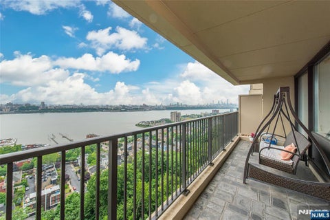 Photo of 3 Horizon RD #1007, Fort Lee, NJ 07024 (MLS # 26023558)
